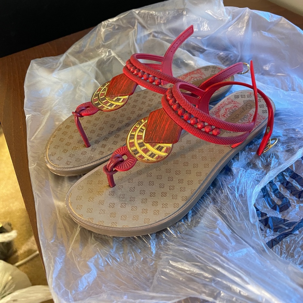 Grendha by Shakira Red Thong Sandals US7